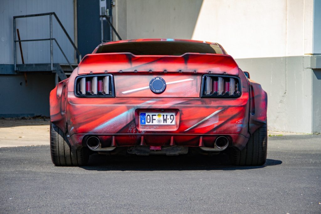 DTA Schöttner Ford Mustang GT Coupé S197 Widebody Karosseriekit Design-Lackierung Airride Luftfahrwerk Felgen Innenausstattung US-Car Tuning