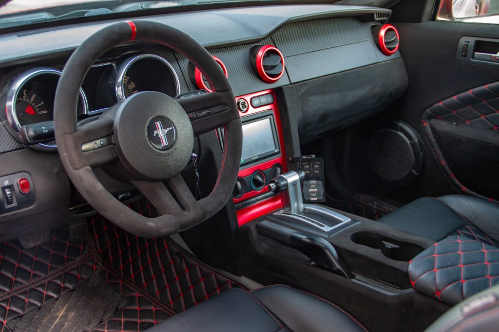DTA Schöttner Ford Mustang GT Coupé S197 Widebody Karosseriekit Design-Lackierung Airride Luftfahrwerk Felgen Innenausstattung US-Car Tuning