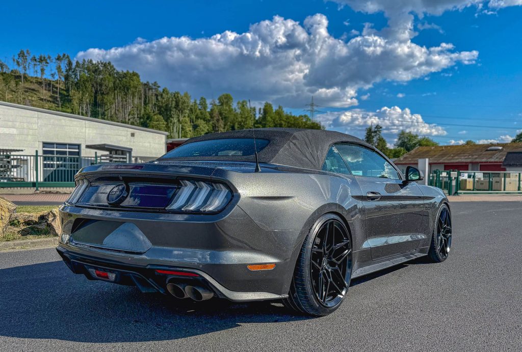 Verfeinertes Muscle Car: neue SenZZo am Open Air-Mustang