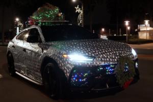 1016 Industries Harrison Woodruff Lamborghini Urus Geschenkpapier Weihnachten Baum Beleuchtung USA Hochleistungs-SUV Sportwagen
