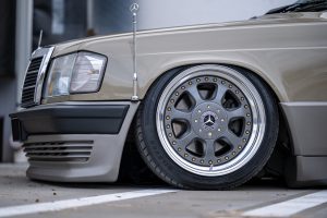 1989 Mercedes 190 E W201 Tuning Bodykit Luftfahrwerk Tieferlegung Felgen Innenraum-Veredelung Mittelklasse Limousine Klassiker Oldtimer Baby Benz
