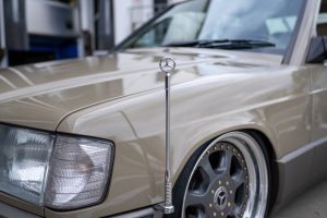 1989 Mercedes 190 E W201 Tuning Bodykit Luftfahrwerk Tieferlegung Felgen Innenraum-Veredelung Mittelklasse Limousine Klassiker Oldtimer Baby Benz