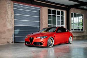 Alfa Romeo Giulia Quadrifoglio von JMS Fahrzeugteile und Schmidt Revolution