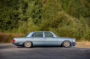 Mercedes-Benz W108 450 SEL 6.9 hellblau