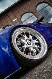 BMW F82 M4 blau Carbon