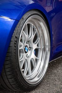 BMW F82 M4 blau Carbon