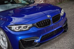 BMW F82 M4 blau Carbon