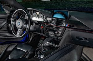 BMW F82 M4 blau Carbon