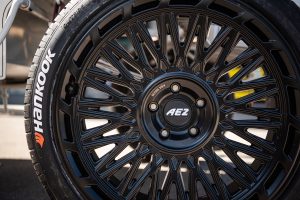 AEZ Hotrod-Fiaker Wiener Originale Kutsche mit Leichtmetallfelgen Tokio 23 Zoll Gewinnspiel