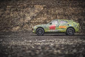 Aston Martin DBX 2019 Neuheit SUV Prototyp Erlkönig Testfahrt