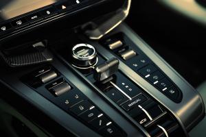 Aston-Martin-Vanquish-Volante-Sportwagen-Cabriolet-Neuheit-16