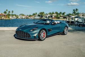 Aston Martin Vanquish Volante Wave Edition Unikat Einzelstück Naples Florida Auktion Versteigerung Biturbo V12 Sportwagen Gran Turismo