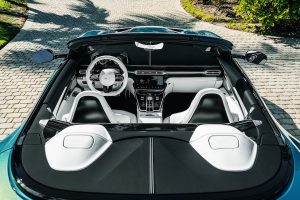 Aston Martin Vanquish Volante Wave Edition Unikat Einzelstück Naples Florida Auktion Versteigerung Biturbo V12 Sportwagen Gran Turismo