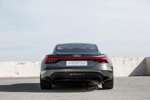 Audi e-tron GT concept Neuheit Studie Premiere LA Auto Show 2018 Messe