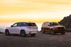 All-new 2022 Jeep® Grand Cherokee Summit 4xe (left) and 2022 Jeep® Grand Cherokee Trailhawk