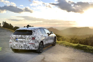 BMW 1er Kompaktklasse Neuheit Testfahrt Erprobung Miramas Frankreich Prototyp Vorserienfahrzeug