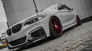 BMW M235i im Racing-Look auf candyroten ZP.08!