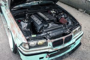 BMW 323i Coupé E36 Tuning Widebody Karosseriekit Fahrwerk Felgen Innenraum Veredelung Schweden