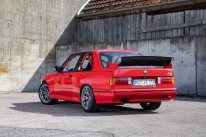 BMW E30 M3 Replika Tracktool Tuning Carbon Karosserieteile S54 Leistungssteigerung Gewindefahrwerk Felgen Bremsanlage Innenraum