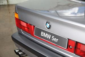 BMW E34 525i Limousine Tuning Bodykit Felgen Räder Tieferlegung Airride Bremsanlage Innenraum Veredelung