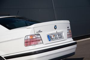 BMW E36 318is Limousine Tuning AC Schnitzer Motor-Optimierung Felgen Bodykit Innenraum-Veredelung Bremsen Gewindefahrwerk Soundanlage