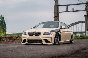 BMW E92 320i Tuning Bodykit Umbau Karosserieteile Airride Luftfahrwerk Felgen Bremsen Innenraum-Veredelung