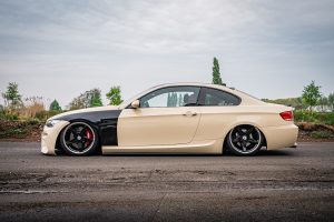 BMW E92 320i Tuning Bodykit Umbau Karosserieteile Airride Luftfahrwerk Felgen Bremsen Innenraum-Veredelung