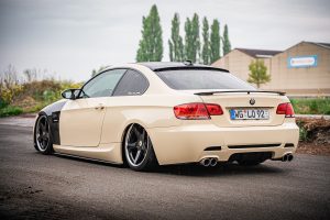 BMW E92 320i Tuning Bodykit Umbau Karosserieteile Airride Luftfahrwerk Felgen Bremsen Innenraum-Veredelung