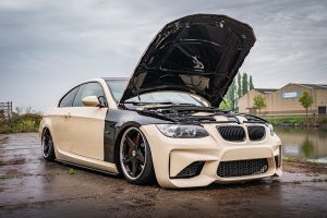 BMW E92 320i Tuning Bodykit Umbau Karosserieteile Airride Luftfahrwerk Felgen Bremsen Innenraum-Veredelung