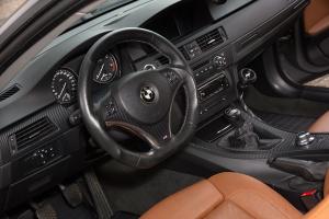 BMW E92 325d Tuning Bodykit Felgen Fahrwerk Tieferlegung Abgasanlage Innenraum-Veredelung Soundanlage