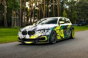 BMW F21 M140i Tuning #P34 Bodykit Karosserieteile Folierung Felgen Tieferlegung Leistungssteigerung Abgasanlage Innenraum-Verdelung