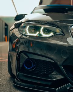 BMW F22 220i Coupé Tuning Großbritannien Widebody Karosseriekit Motor Leistungssteigerung Airride Luftfahrwerk Felgen Bremsen Innenraum-Veredelung