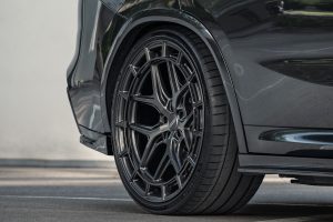 BMW G02 X4 M40i SUV Coupé Tuning Extreme Customs Felgen Fahrwerk Bodykit Carbon Leistungssteigerung Lenkrad