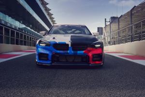 BMW G87 M2 Racing Neuheit Premiere Coupé Rennwagen Kundensport