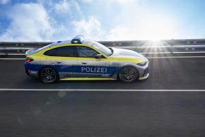 BMW i4 by AC Schnitzer Polizei Kampagnenauto TUNE IT! SAFE! Elektroauto
