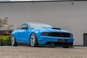 Barracuda Racing Wheels Ford Mustang GT S197 Felgen Räder Inferno Airride Luftfahrwerk Tieferlegung Bodykit