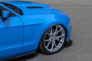 Barracuda Racing Wheels Ford Mustang GT S197 Felgen Räder Inferno Airride Luftfahrwerk Tieferlegung Bodykit