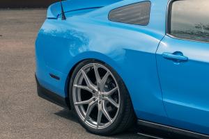 Barracuda Racing Wheels Ford Mustang GT S197 Felgen Räder Inferno Airride Luftfahrwerk Tieferlegung Bodykit