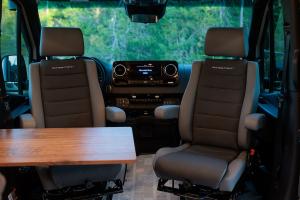 Benchmark DESO Mercedes-Benz Sprinter AWD Offroad-Camper USA