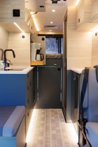 Benchmark DESO Mercedes-Benz Sprinter AWD Offroad-Camper USA