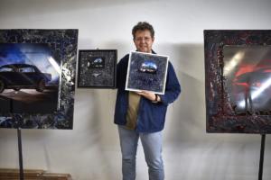 Benzinkopf Künstler Fotografie Inszenierung Epoxidharz Rahmen Wiener Neustadt Österreich Art of Vehicles Atelier