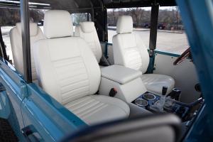 Blackbridge Motors Defender 110 Mark IV Jeep Wrangler-Chassis GM-Technik LS3-V8 Fahrwerks-Upgrades Felgen LED-Beleuchtung Innenraum-Veredelung