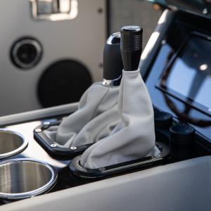 Blackbridge Motors Defender 110 Mark IV Jeep Wrangler-Chassis GM-Technik LS3-V8 Fahrwerks-Upgrades Felgen LED-Beleuchtung Innenraum-Veredelung