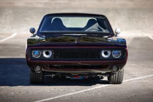 Blazin Rodz 1970 Dodge Charger Sangria HEMI Crate Engine Felgen Fahrwerk Bremsen Carbon Karosserie Innenraum USA Muscle Car Restomod