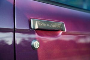 CAtuned BMW E30 332i Tuning Karosserie Bodykit Motor-Upgrade Airride Luftfahrwerk Felgen Bremsanlage Innenraum-Veredelung Soundsystem USA Kalifornien