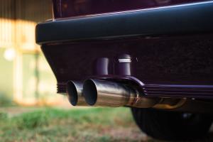 CAtuned BMW E30 332i Tuning Karosserie Bodykit Motor-Upgrade Airride Luftfahrwerk Felgen Bremsanlage Innenraum-Veredelung Soundsystem USA Kalifornien