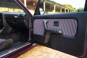 CAtuned BMW E30 332i Tuning Karosserie Bodykit Motor-Upgrade Airride Luftfahrwerk Felgen Bremsanlage Innenraum-Veredelung Soundsystem USA Kalifornien