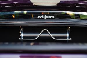 CAtuned BMW E30 332i Tuning Karosserie Bodykit Motor-Upgrade Airride Luftfahrwerk Felgen Bremsanlage Innenraum-Veredelung Soundsystem USA Kalifornien