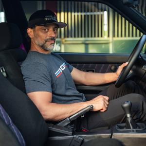 CAtuned BMW E30 332i Tuning Karosserie Bodykit Motor-Upgrade Airride Luftfahrwerk Felgen Bremsanlage Innenraum-Veredelung Soundsystem USA Kalifornien