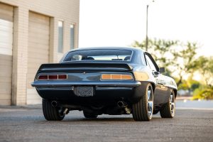 Chevrolet Camaro Coupé 1969 Restomod Tuning Custom LS3-V8 Getriebe Chassis Fahrwerk Tieferlegung Bremsen Felgen Innenausstattung USA Muscle Car Oldtimer Klassiker Auktion Bring a Trailer